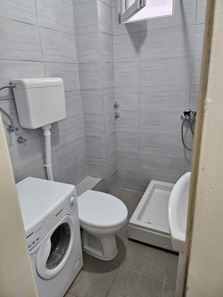 Uradjena adaptacija kupatila.