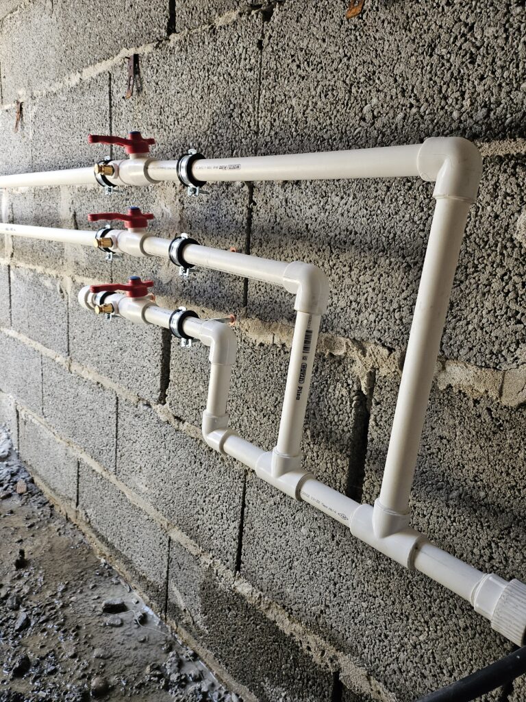 Postavljanje cevi i ventila u podstanici bazena