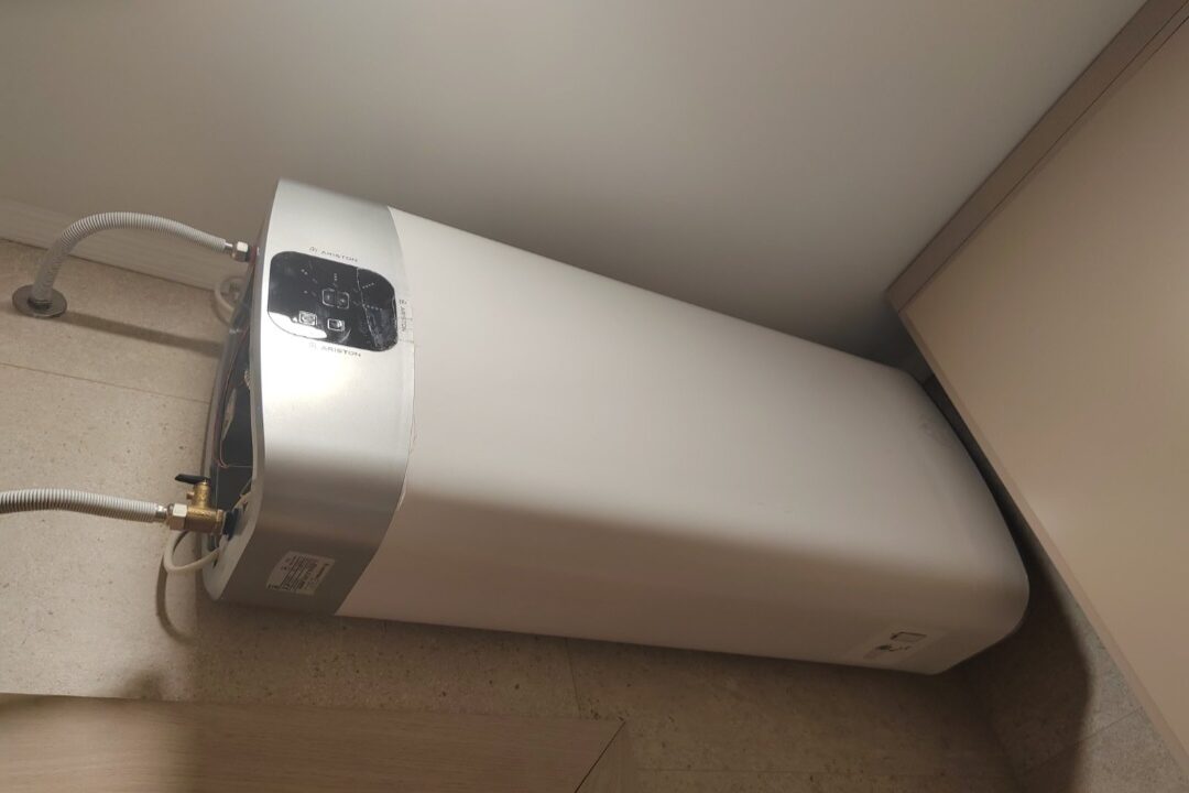 Vodoinstalater Novi Sad montaža bojlera na terenu