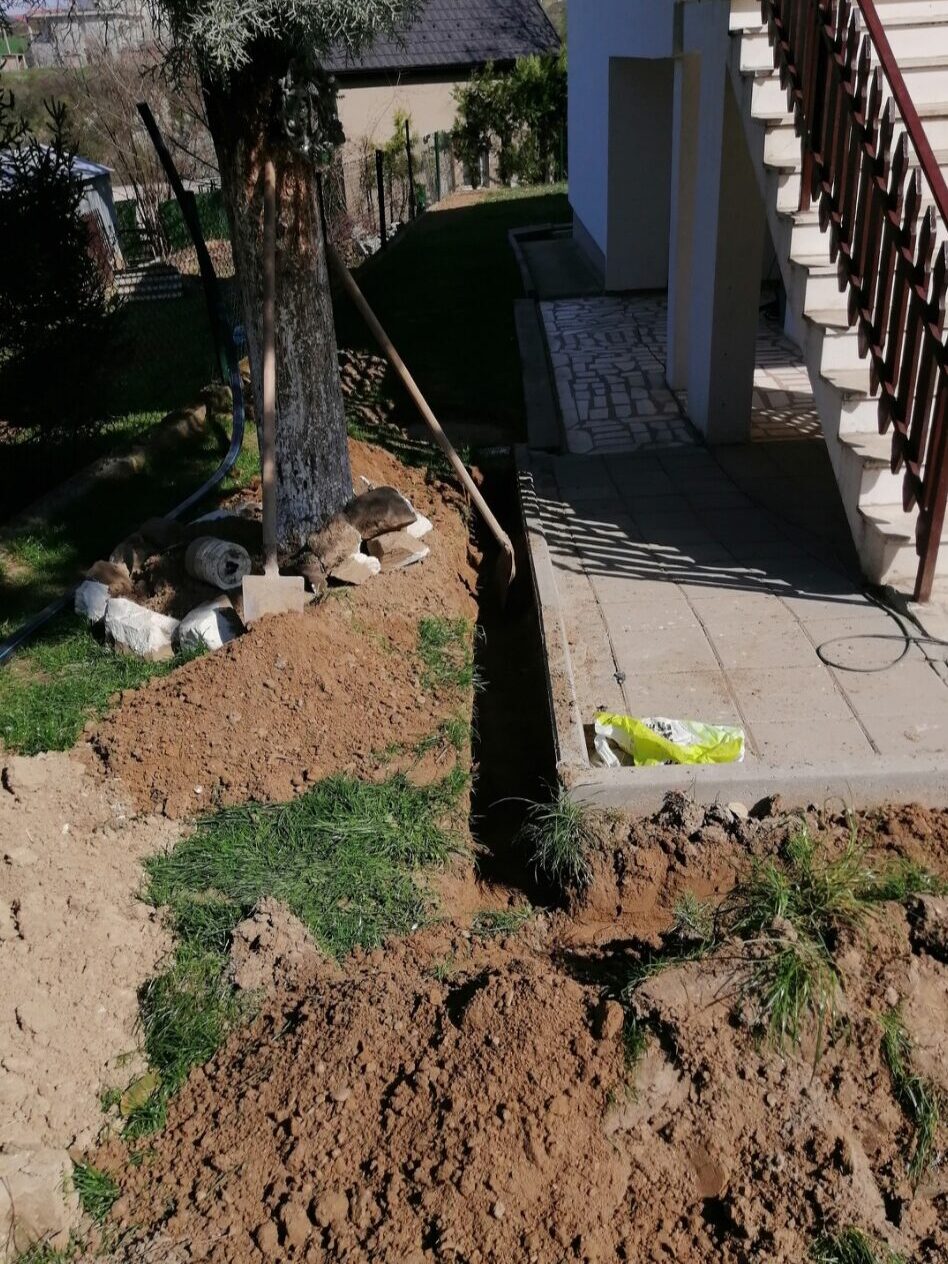 Vodoinstalater Novi Sad postavljanje kanalizacionih cevi u dvoristu