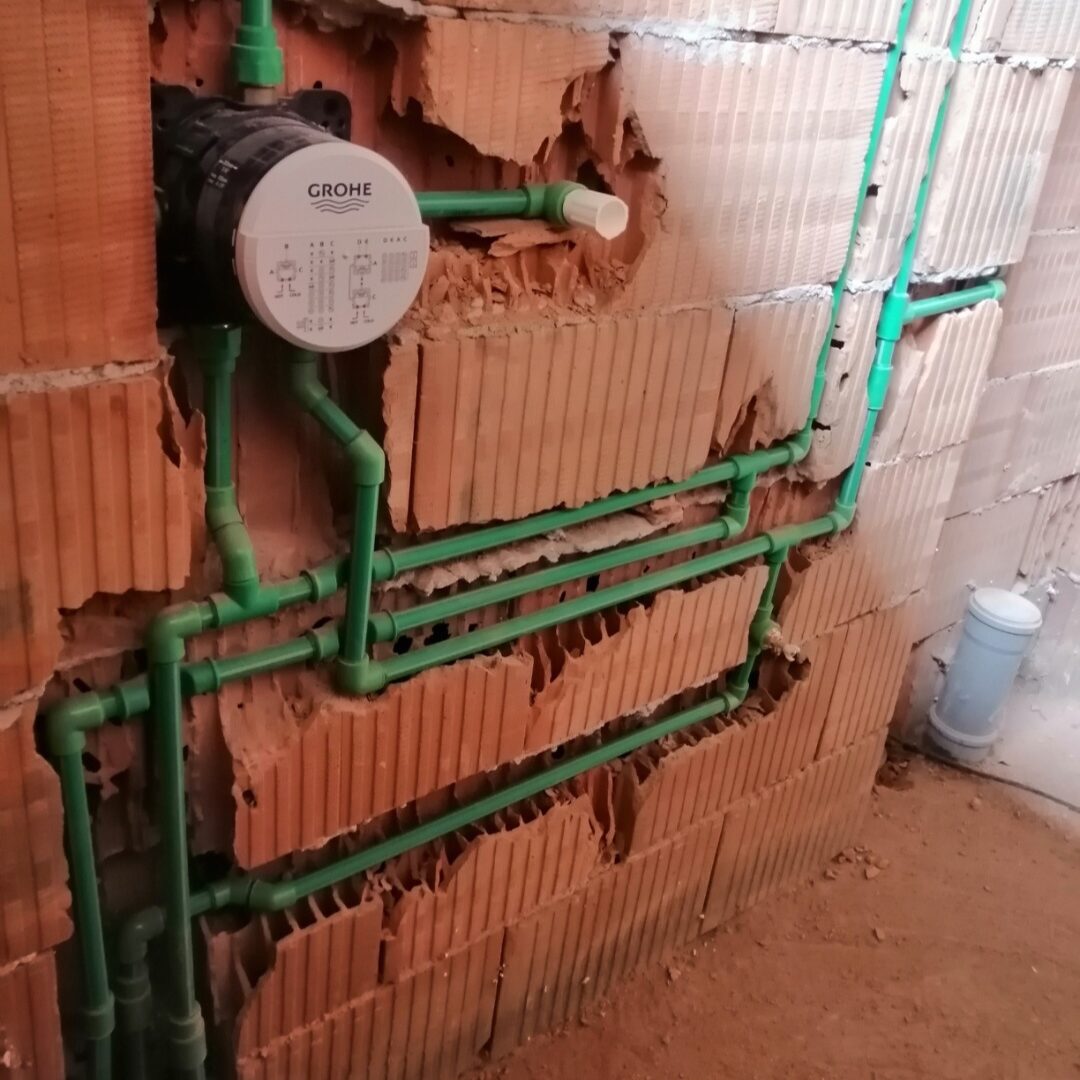 Vodoinstalater Novi Sad montaža ugradnog mešača pre keramike