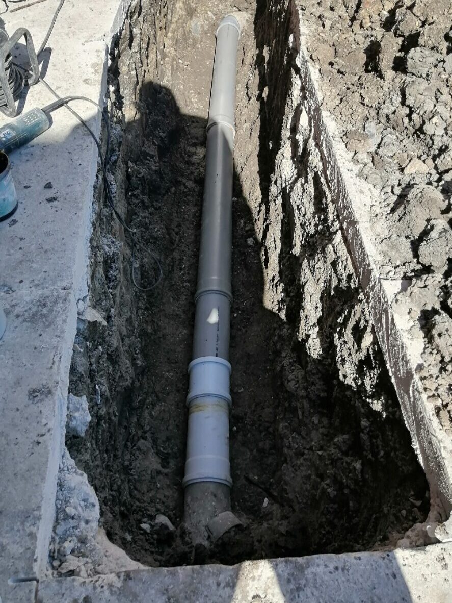 Zamena ostecene kanalizacione cevi u otvorenom kanalu