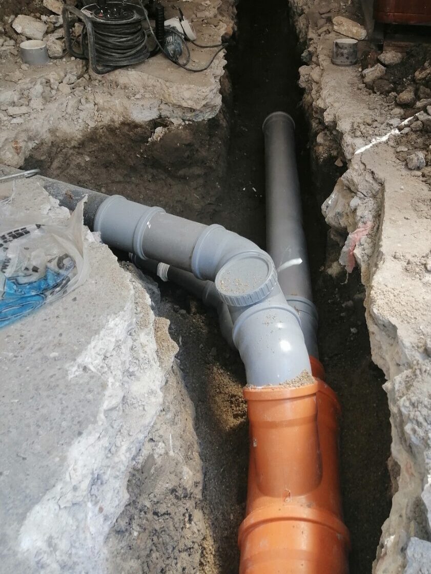Vodoinstalater Novi Sad zamena kanalizacionih cevi u rovu