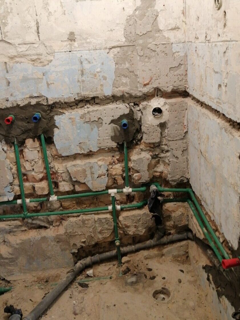Instalacije za kupatilo pre keramike sa razvodom vodovodnih cevi