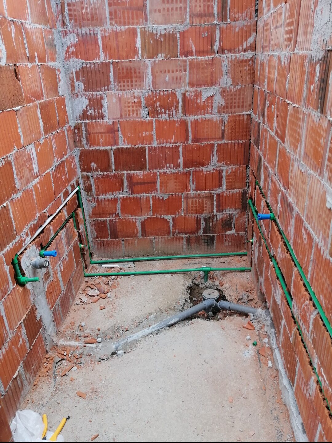 Vodoinstalater Novi Sad instalacije za kupatilo u grubim radovima