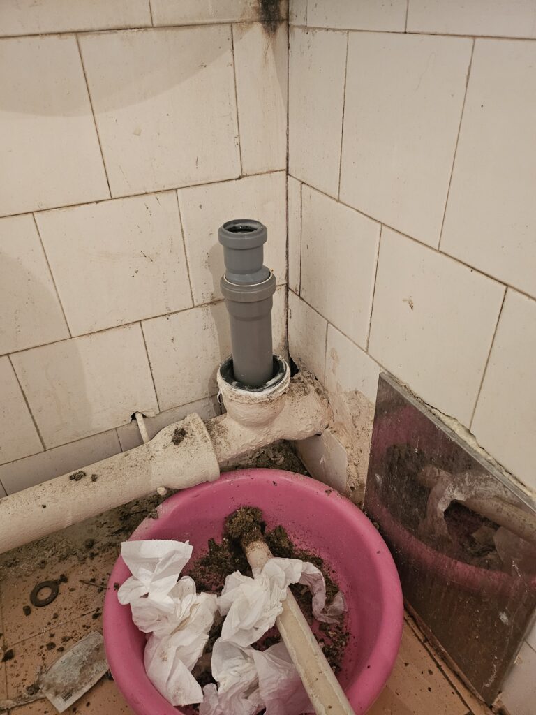 Zamenjen deo kanalizacione cevi