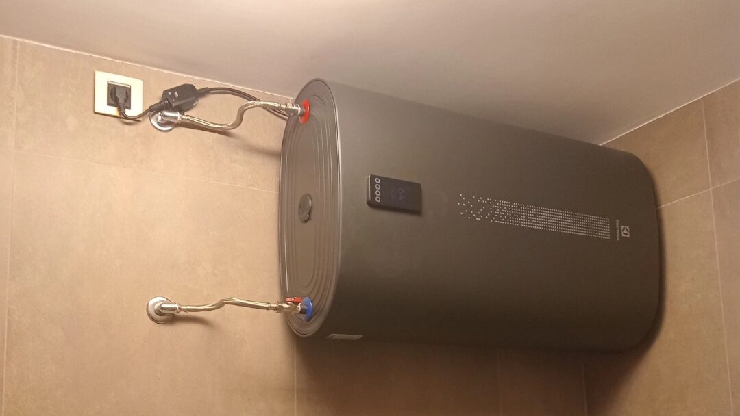 Vodoinstalater Novi Sad završeno renoviranje kupatila sa bojlerom