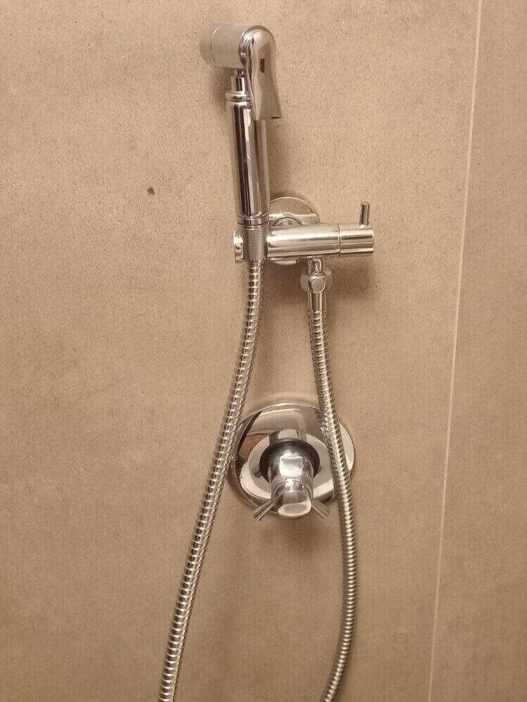 Montaža tuš baterije nakon renoviranja kupatila
