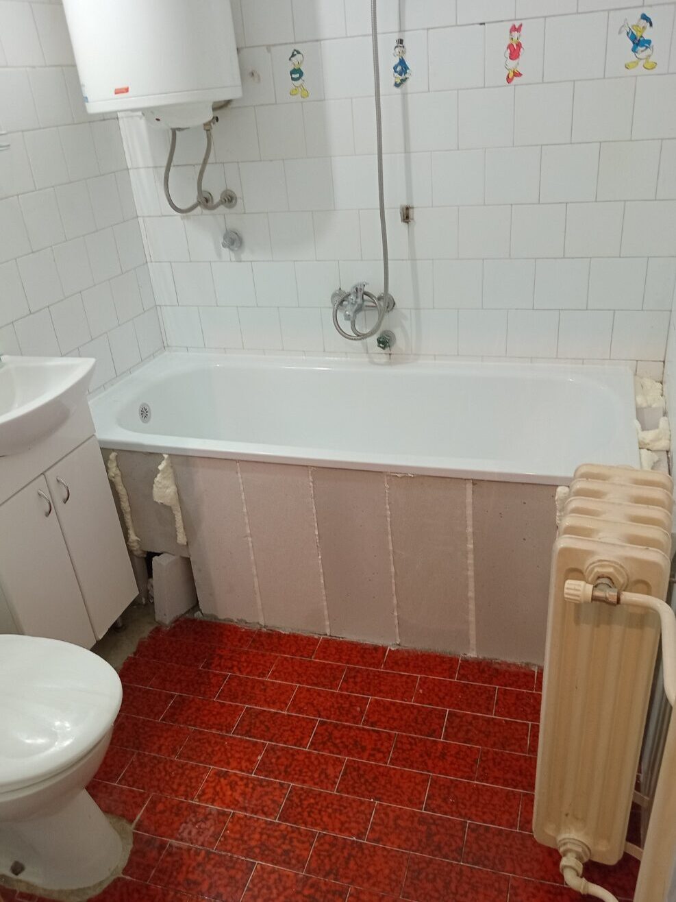 Ugradnja kade 4 Vodoinstalater Novi Sad ugradnja kade u kupatilu sa bojlerom i tuš priključkom