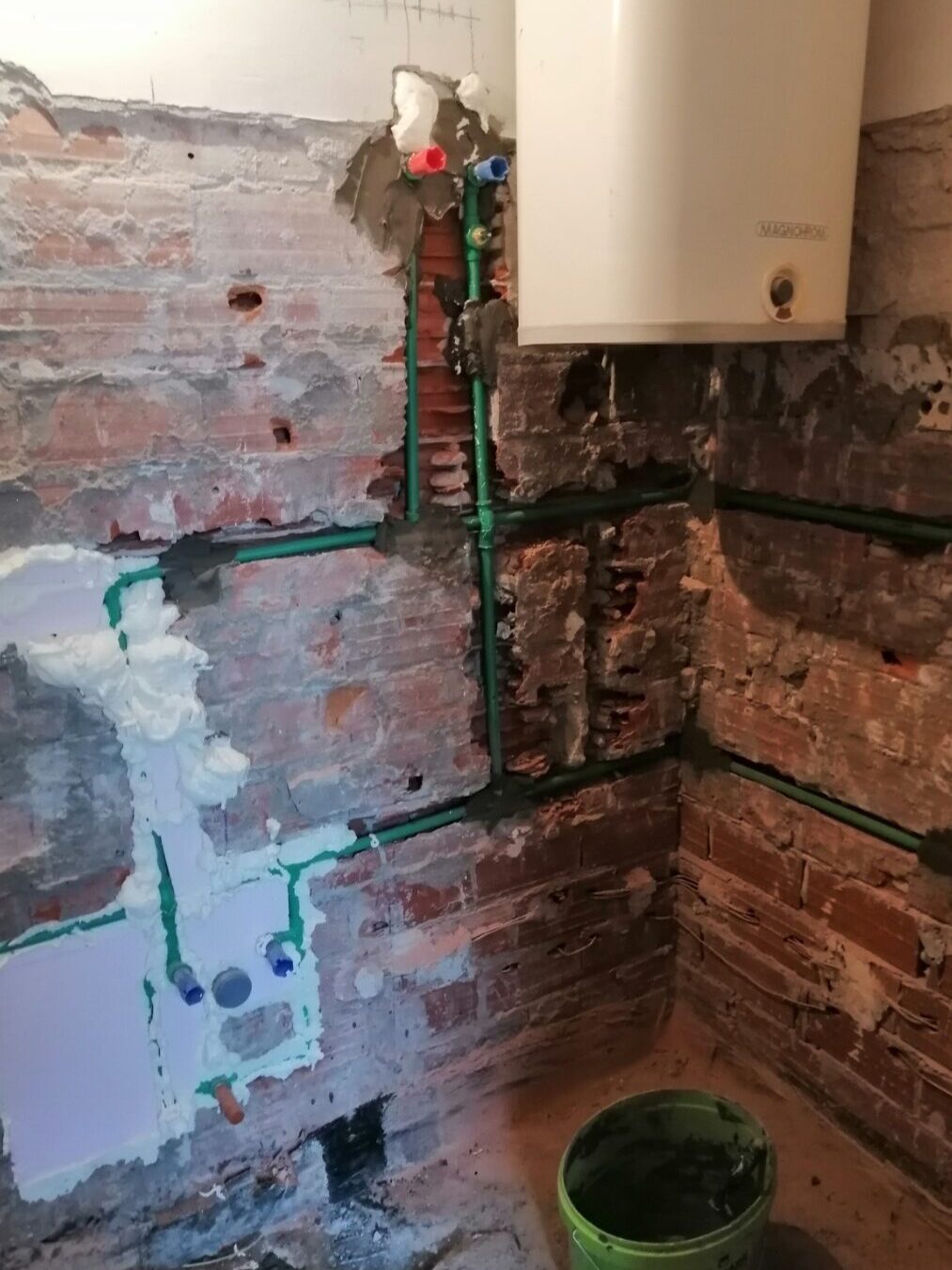 Instalacije za kuhinju i kupatilo 2 Instalacije za kuhinju i kupatilo sa razvodom PPR cevi do zidnog bojlera