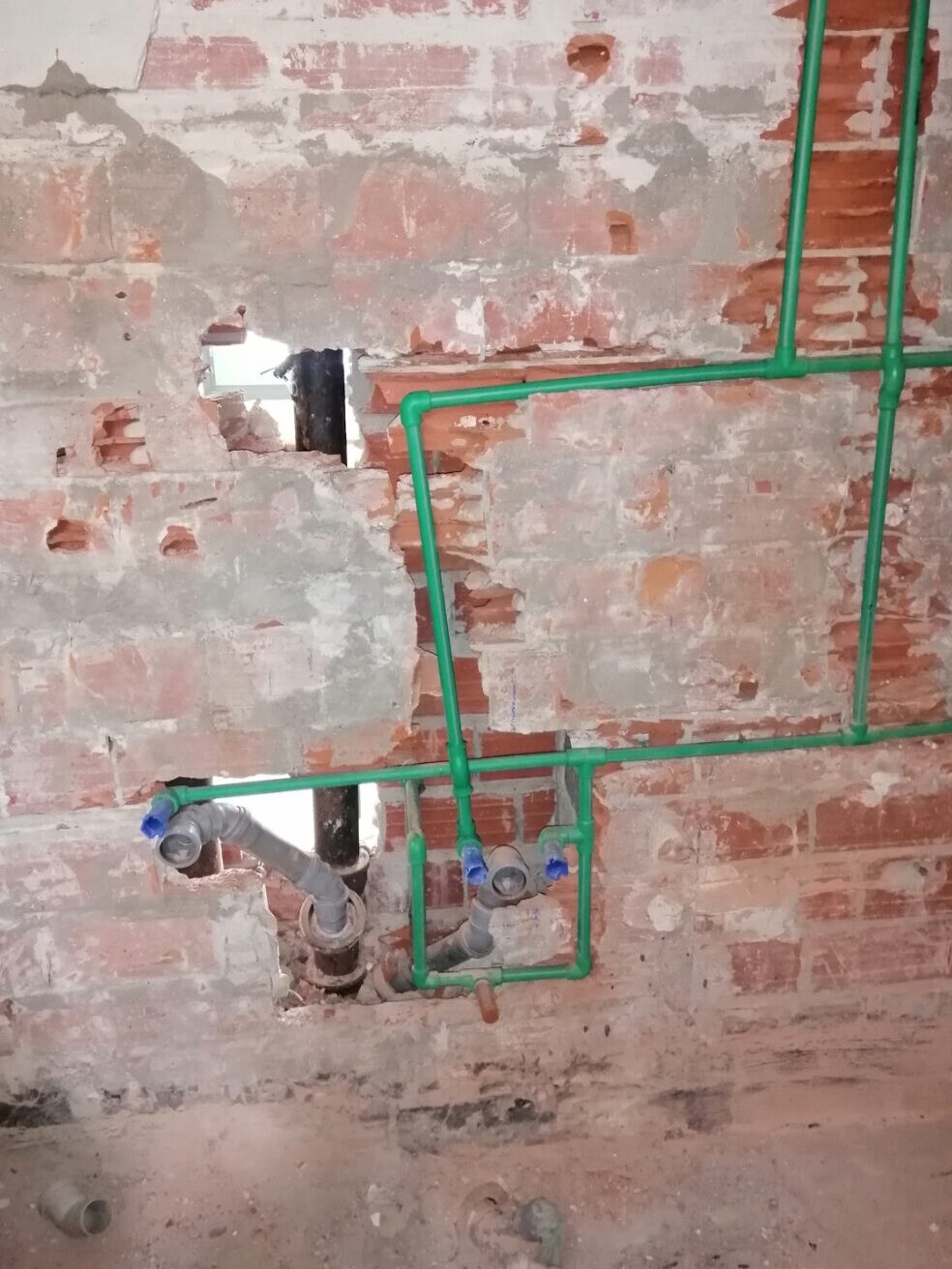 Instalacije za kuhinju i kupatilo 1 Instalacije za kuhinju i kupatilo sa PPR cevima i pripremljenim zidnim priključcima